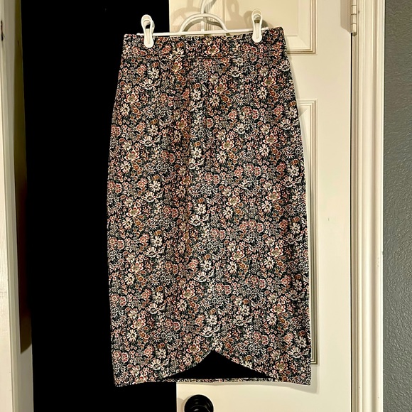 J Crew Tie-back tulip skirt in Liberty® floral Size 6 NWOT - Picture 2 of 6